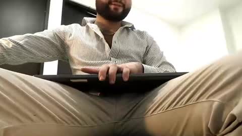 Snapshot of fredy_hunks chatting on 07/17/26, 03:29 Fredy online show from 07/17/26, 03:29