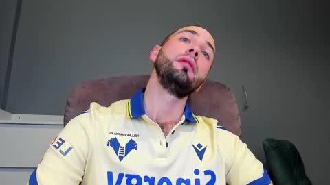 Snapshot of free_man___ chatting on 11/17/25, 12:55 Andrew online show from 11/17/25, 12:55