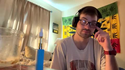 Snapshot of freezeskiii chatting on 09/15/25, 02:50 freezeskiii online show from 09/15/25, 02:50