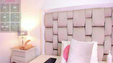 Snapshot of frehia_dimou chatting on 06/03/26, 02:33 Frehia online show from 06/03/26, 02:33