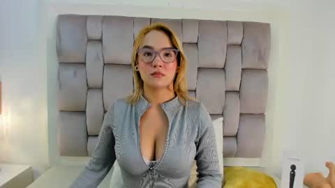 Snapshot of frehia_dimou chatting on 07/28/26, 11:28 Frehia online show from 07/28/26, 11:28