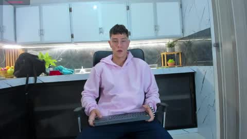 Snapshot of french_sexx chatting on 04/14/26, 01:55 Xavier online show from 04/14/26, 01:55