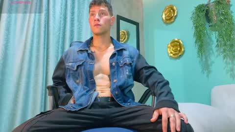 Snapshot of french_sexx chatting on 05/03/26, 01:11 Xavier online show from 05/03/26, 01:11