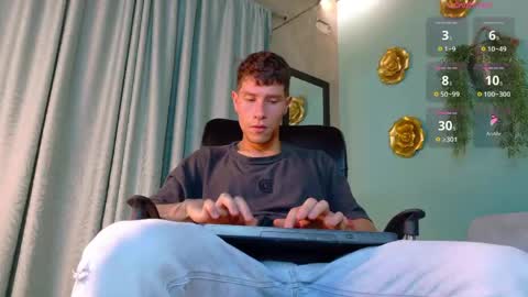 Snapshot of french_sexx chatting on 05/12/26, 01:30 Xavier online show from 05/12/26, 01:30