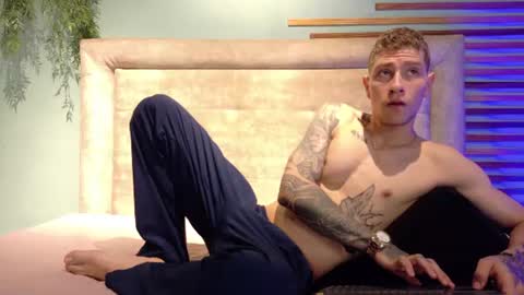 Snapshot of french_sexx chatting on 06/15/26, 02:08 Xavier online show from 06/15/26, 02:08