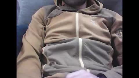 Snapshot of frencheeboy chatting on 11/28/25, 05:37 frencheeboy online show from 11/28/25, 05:37