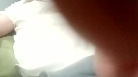 Snapshot of frenchsmoker29 chatting on 11/17/25, 11:43 frenchsmoker29 online show from 11/17/25, 11:43