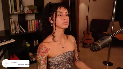 Snapshot of fresatanica chatting on 10/14/25, 12:33 Vale online show from 10/14/25, 12:33