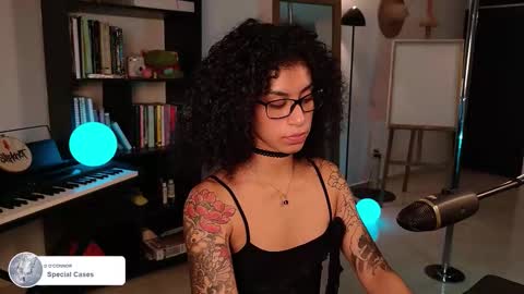 Snapshot of fresatanica chatting on 10/19/25, 05:19 Vale online show from 10/19/25, 05:19