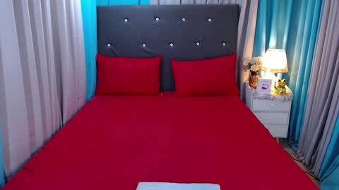 Snapshot of freshtsbigcum chatting on 12/18/24, 06:25 anna online show from 12/18/24, 06:25