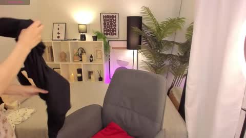 Laura online show from 06/07/26, 12:20