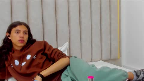 FREYA online show from 12/02/25, 01:50