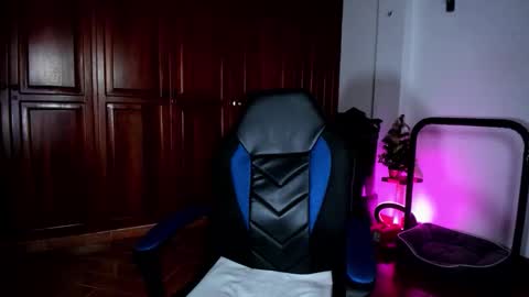 Snapshot of freyanatural chatting on 12/19/25, 11:23 freyanatural online show from 12/19/25, 11:23