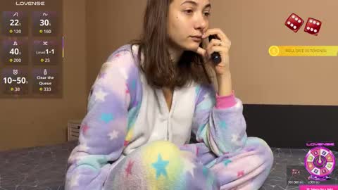 Snapshot of freyaoliver chatting on 10/19/25, 09:43 FreyaOliver online show from 10/19/25, 09:43