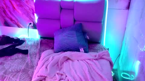 Snapshot of freyja_01 chatting on 03/10/25, 02:28 Freyja online show from 03/10/25, 02:28