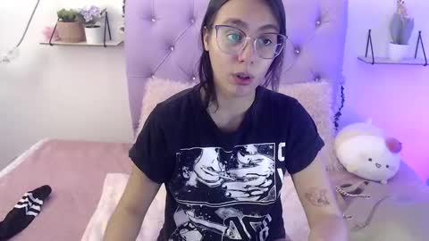 Snapshot of freyja_01 chatting on 03/10/25, 10:02 Freyja online show from 03/10/25, 10:02