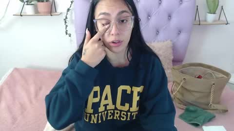 Snapshot of freyja_01 chatting on 09/19/25, 07:03 Freyja online show from 09/19/25, 07:03