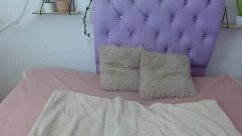 Snapshot of freyja_01 chatting on 09/21/25, 04:30 Freyja online show from 09/21/25, 04:30