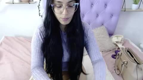 Snapshot of freyja_01 chatting on 10/08/25, 09:34 Freyja online show from 10/08/25, 09:34