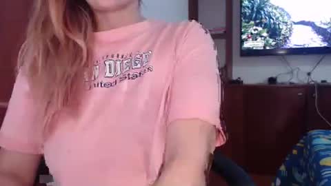 Snapshot of freyjashine_x chatting on 05/15/26, 11:06 FREYJA LOREN online show from 05/15/26, 11:06