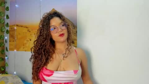 Snapshot of frezzita_ chatting on 10/19/25, 07:36 Frezzita online show from 10/19/25, 07:36