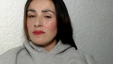 Snapshot of frida__x chatting on 06/11/26, 02:33 Frida online show from 06/11/26, 02:33
