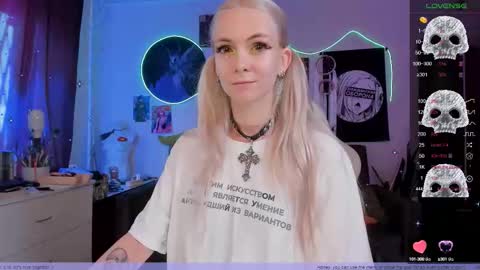 Snapshot of frida_fortune chatting on 09/26/25, 11:58 Frida A boost to fortune for the one who gives a thumbs up and a bonus lucky for those who support me by joining the fanclub online show from 09/26/25, 11:58