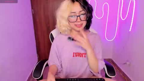 Snapshot of frida_lassi_ chatting on 11/13/25, 08:52 frida_lassi_ online show from 11/13/25, 08:52