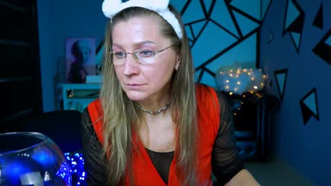 Snapshot of fridatander chatting on 12/26/24, 03:20 Frida Tander online show from 12/26/24, 03:20