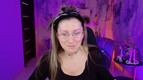 Snapshot of fridatander chatting on 01/01/25, 03:14 Frida Tander online show from 01/01/25, 03:14