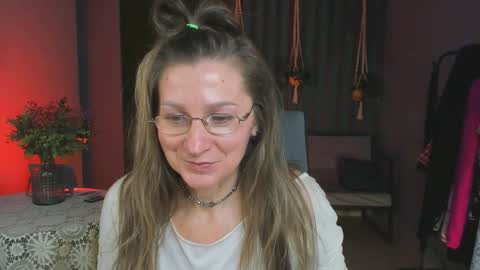 Snapshot of fridatander chatting on 01/08/25, 09:10 Frida Tander online show from 01/08/25, 09:10