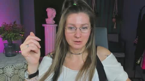 Snapshot of fridatander chatting on 01/08/25, 12:15 Frida Tander online show from 01/08/25, 12:15