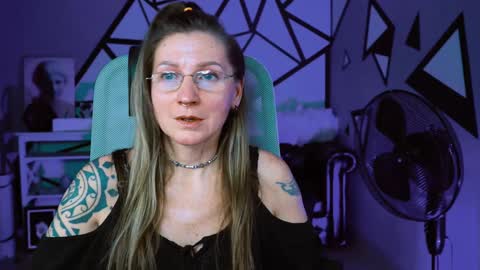 Snapshot of fridatander chatting on 01/23/25, 12:09 Frida Tander online show from 01/23/25, 12:09