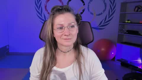 Snapshot of fridatander chatting on 02/10/25, 03:32 Frida Tander online show from 02/10/25, 03:32