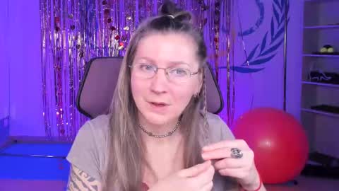 Snapshot of fridatander chatting on 02/23/25, 09:11 Frida Tander online show from 02/23/25, 09:11