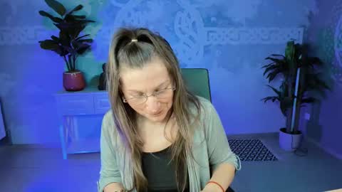 Snapshot of fridatander chatting on 03/02/25, 04:53 Frida Tander online show from 03/02/25, 04:53