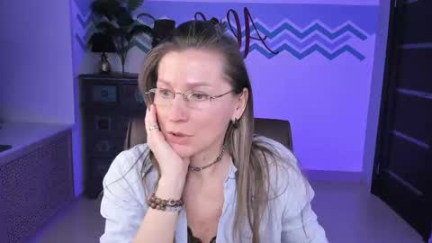 Snapshot of fridatander chatting on 03/10/25, 03:20 Frida Tander online show from 03/10/25, 03:20
