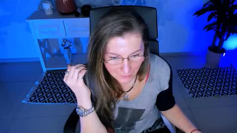 Frida Tander online show from 11/29/25, 05:21