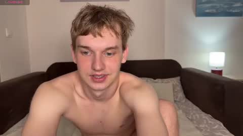 Snapshot of friday_gay_dude chatting on 06/19/26, 05:45 Andrew online show from 06/19/26, 05:45