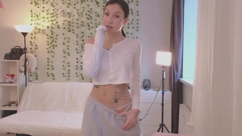 Lina online show from 12/10/24, 08:40