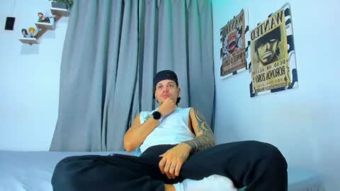 Snapshot of friendsofeverything_ chatting on 07/17/26, 01:23 Adam y pitter online show from 07/17/26, 01:23