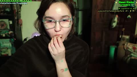 Snapshot of frogessjay chatting on 03/08/26, 02:04 Jaywise Frogfoot online show from 03/08/26, 02:04