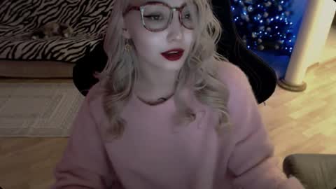 Snapshot of fromsun_forsoul chatting on 12/19/25, 11:50 Lilith online show from 12/19/25, 11:50