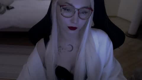 Snapshot of fromsun_forsoul chatting on 03/23/26, 10:03 Lilith online show from 03/23/26, 10:03