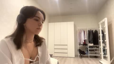 Emily online show from 10/01/25, 03:40