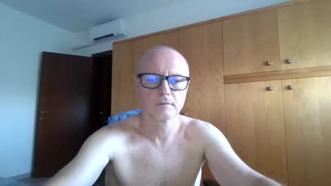 Snapshot of frustino75 chatting on 06/17/26, 04:41 Frustino online show from 06/17/26, 04:41