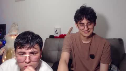 Snapshot of fuck_blow chatting on 11/13/25, 01:26 uwu online show from 11/13/25, 01:26