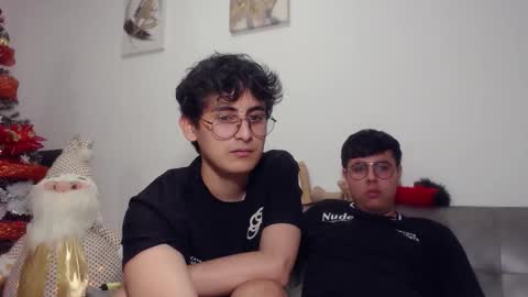 Snapshot of fuck_blow chatting on 11/14/25, 01:26 uwu online show from 11/14/25, 01:26