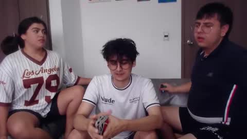 Snapshot of fuck_blow chatting on 11/16/25, 10:04 uwu online show from 11/16/25, 10:04