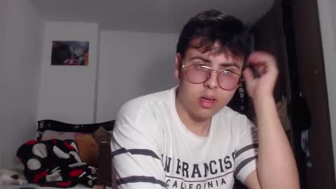 Snapshot of fuck_blow chatting on 11/19/25, 08:53 uwu online show from 11/19/25, 08:53